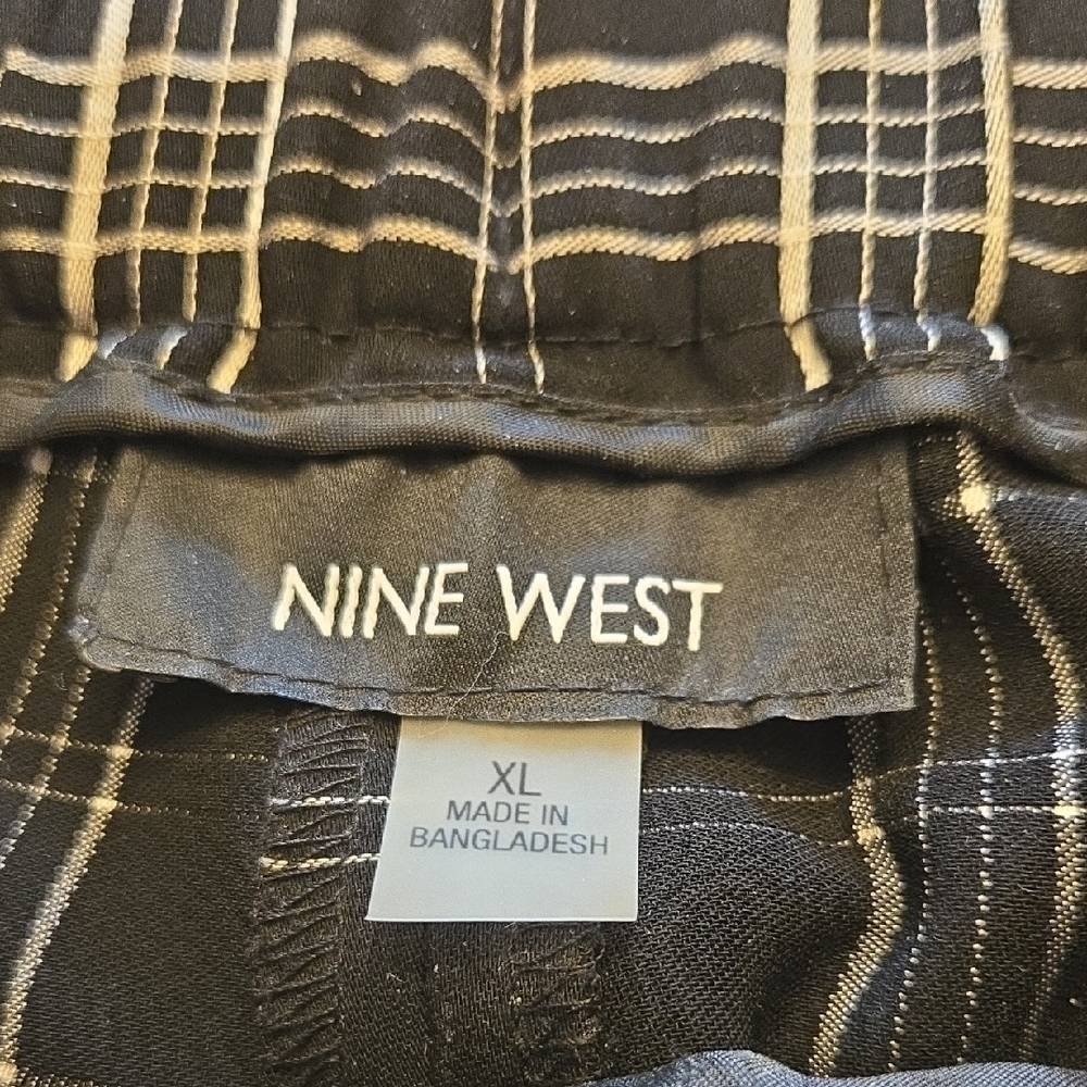 Women's Black Plaid Dress Pants - Picture 4 of 7